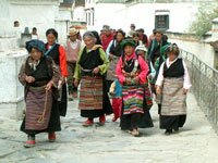 Pilgrims within the Tashilunpo Monastery 